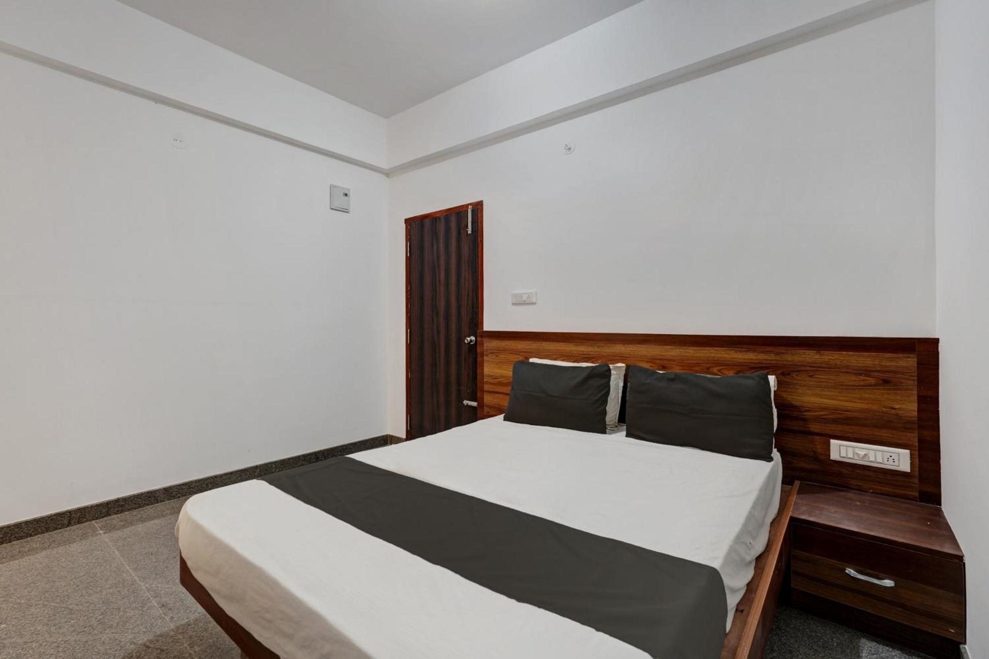 Oyo Hotel Bungalow Inn Lodging & Boarding Bangalore Ngoại thất bức ảnh
